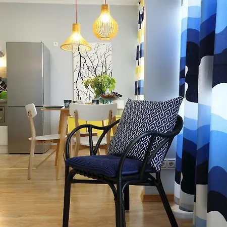 Brand New Mid-century Modern In Διαμέρισμα